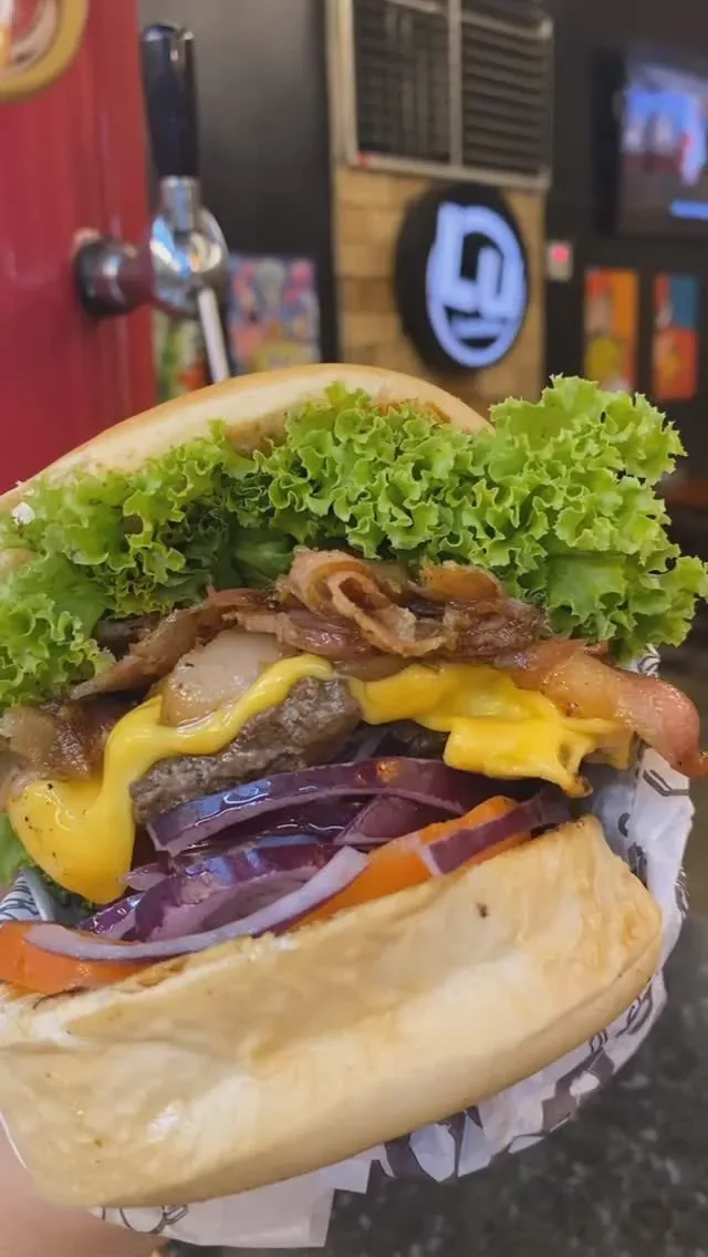 Foto de lanche publicada no Instagram oficial do Lu Lanches